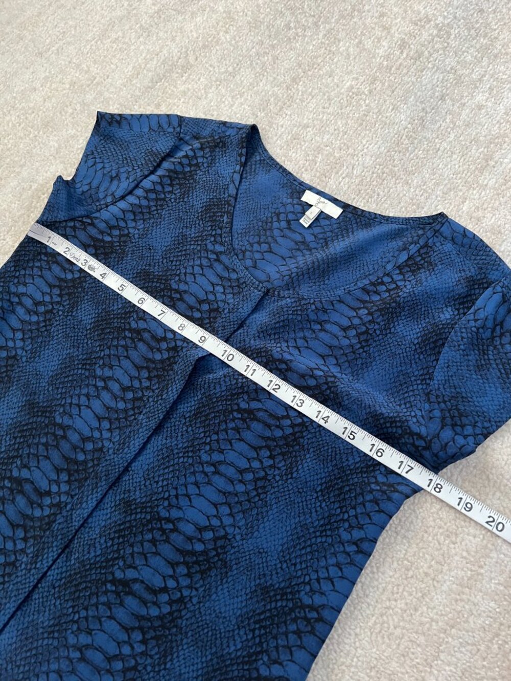 Joie Short Sleeve Black Blue Button Up Blouse Top L Reptile Print - Picture 6 of 6